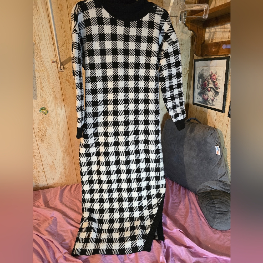 Eloquii Black and White Checkered Long Sleeve Sweater Dress